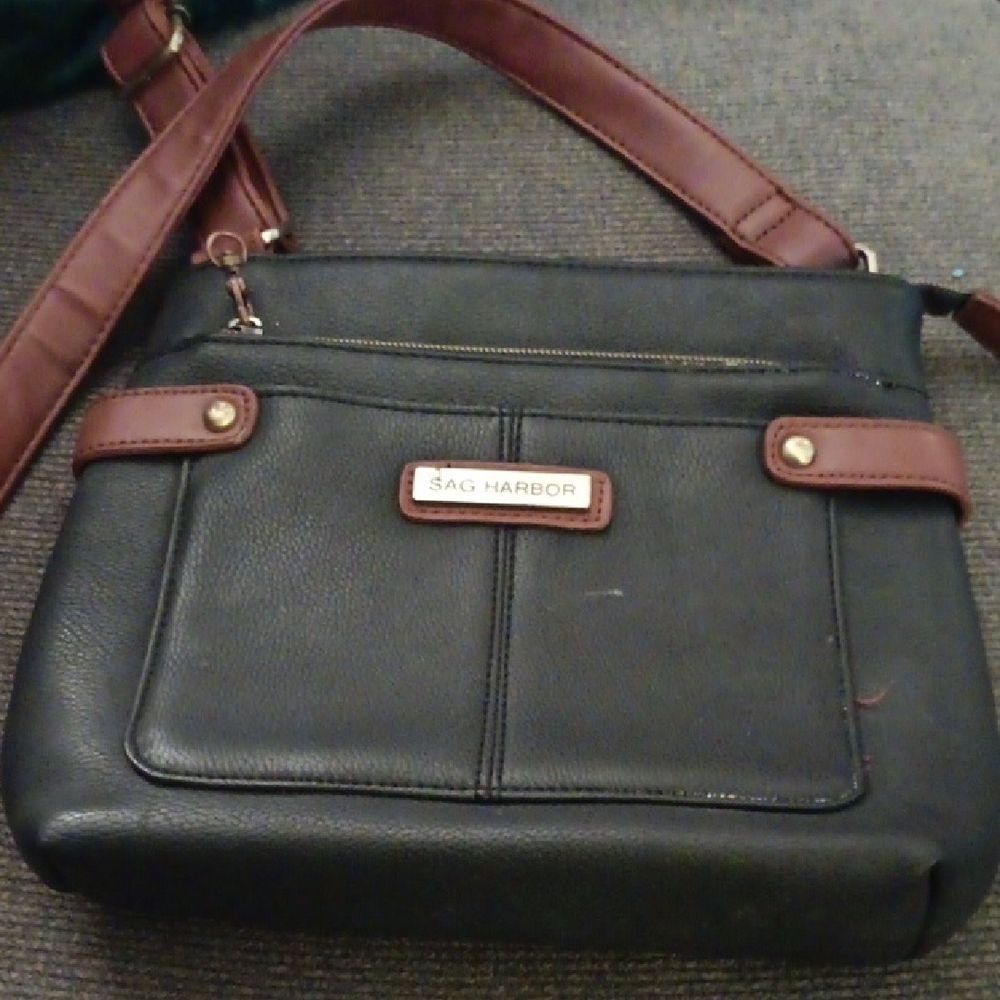 🤠Sag Harbor Black and Brown Crossbody Bag with Adjustable Strap